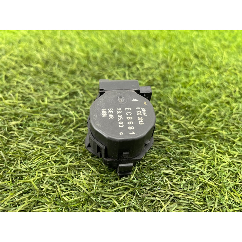 Привод заслонки отопителя (отопление и кондиционирование) BMW 5-series E60 M54b30 64116930301