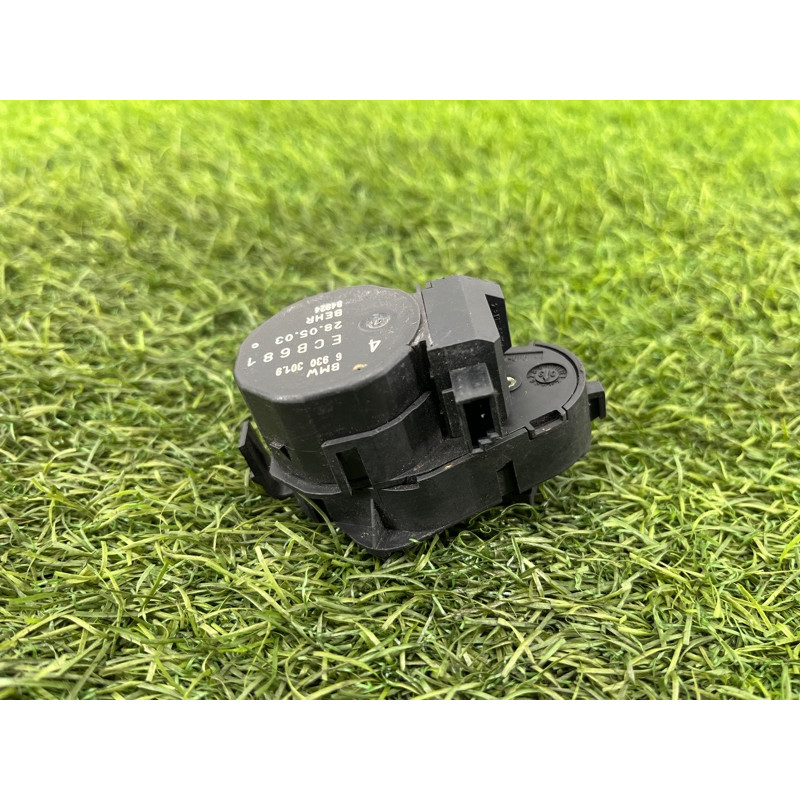 Привод заслонки отопителя (отопление и кондиционирование) BMW 5-series E60 M54b30 64116930301