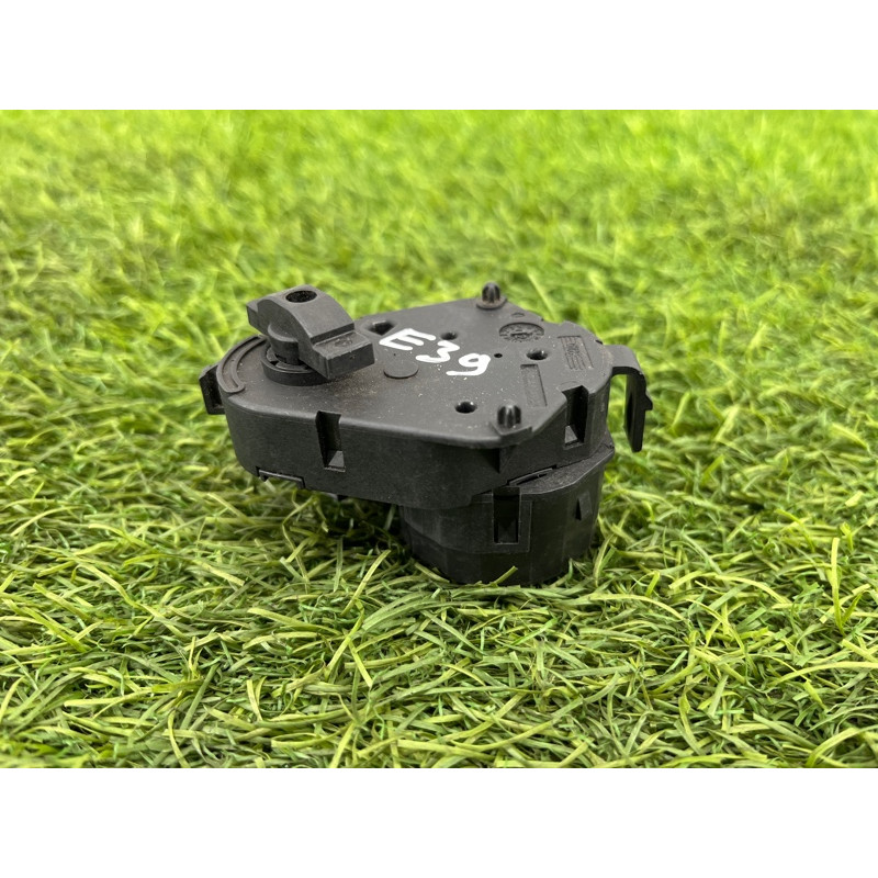 Привод заслонки отопителя (отопление и кондиционирование) BMW 5-series E39 64116917944