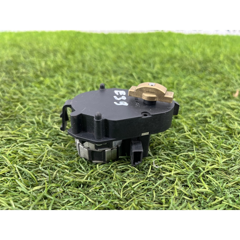 Привод заслонки отопителя (отопление и кондиционирование) BMW 5-series E39 64118363797