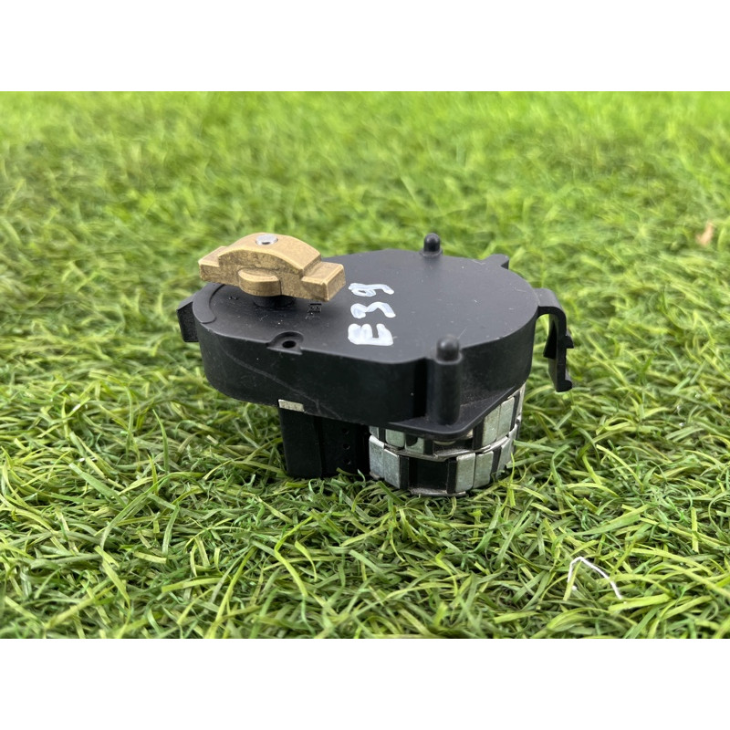 Привод заслонки отопителя (отопление и кондиционирование) BMW 5-series E39 64118363797