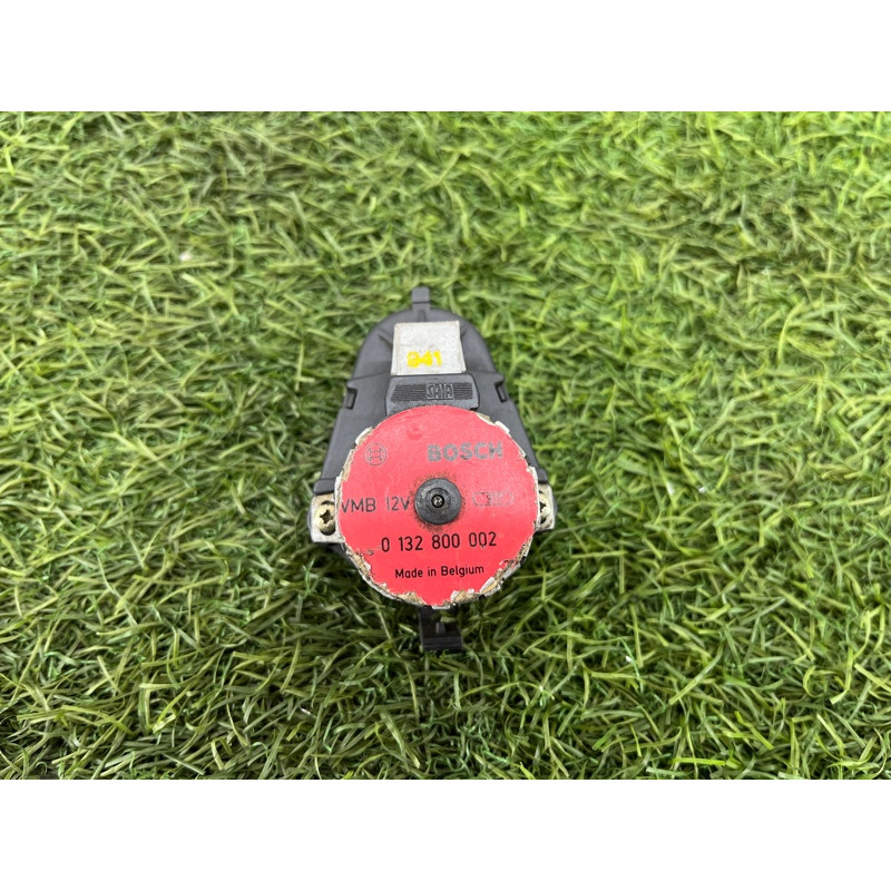 Привод заслонки отопителя (отопление и кондиционирование) BMW 5-series E34 0132800002