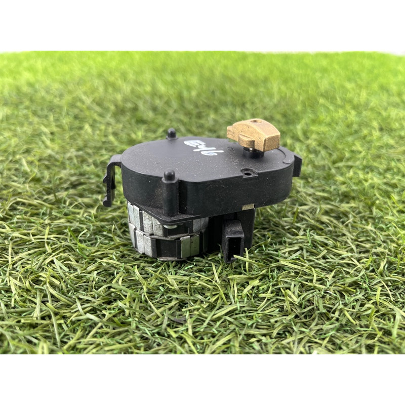 Привод заслонки отопителя (отопление и кондиционирование) BMW 3-series E46 64118370563