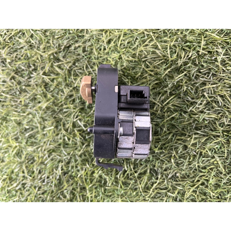 Привод заслонки отопителя (отопление и кондиционирование) BMW 3-series E46 64118370563