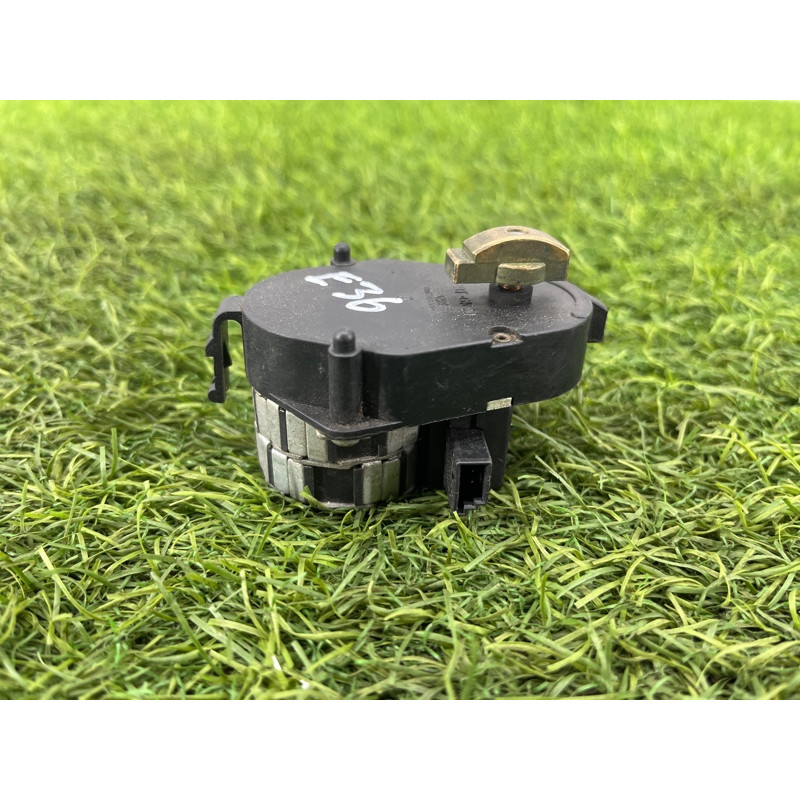 Привод заслонки отопителя (отопление и кондиционирование) BMW 3-series E36 61118362927