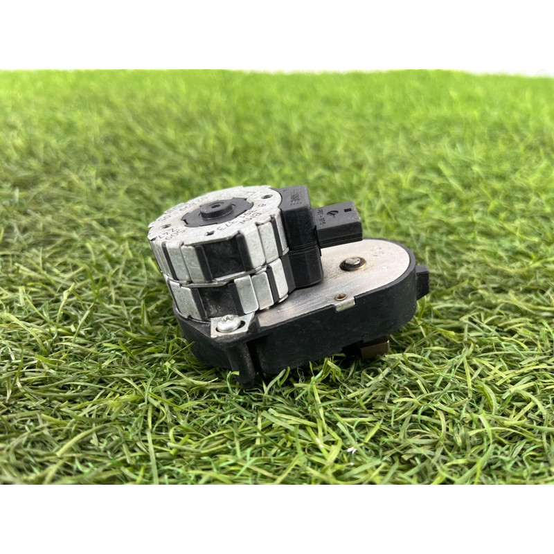 Привод заслонки отопителя (отопление и кондиционирование) BMW 7-series E38 1996 M60B40 64118391373