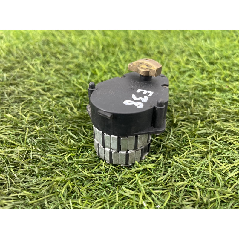 Привод заслонки отопителя (отопление и кондиционирование) BMW 7-series E38 1996 M60B40 64118391373