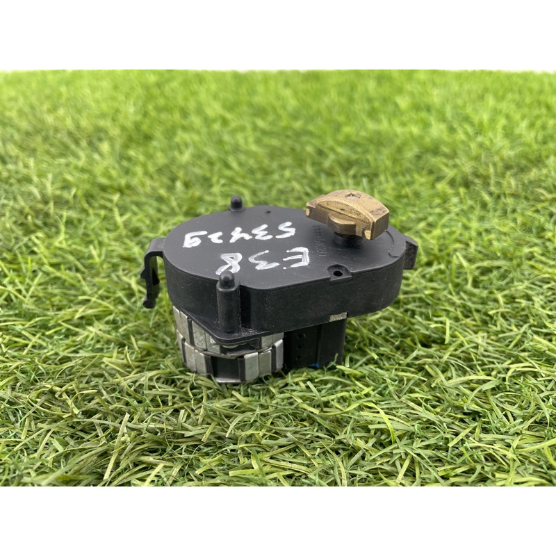 Привод заслонки отопителя (отопление и кондиционирование) BMW 7-series E38 64118391380