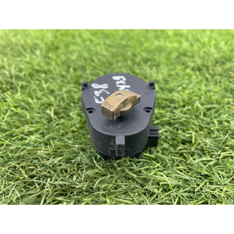 Привод заслонки отопителя (отопление и кондиционирование) BMW 7-series E38 64118391380