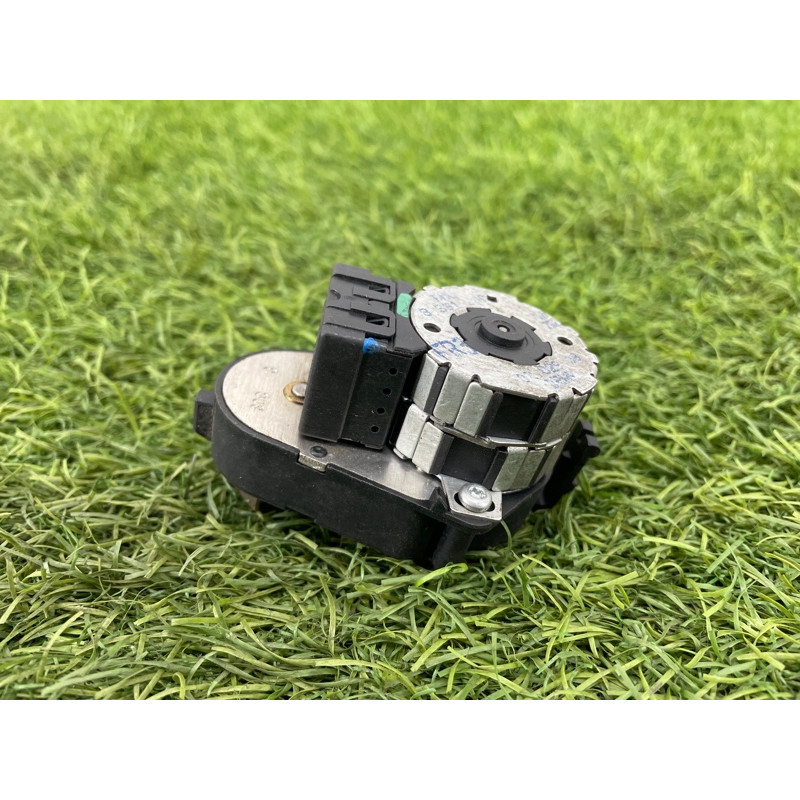 Привод заслонки отопителя (отопление и кондиционирование) BMW 7-series E38 64118391380