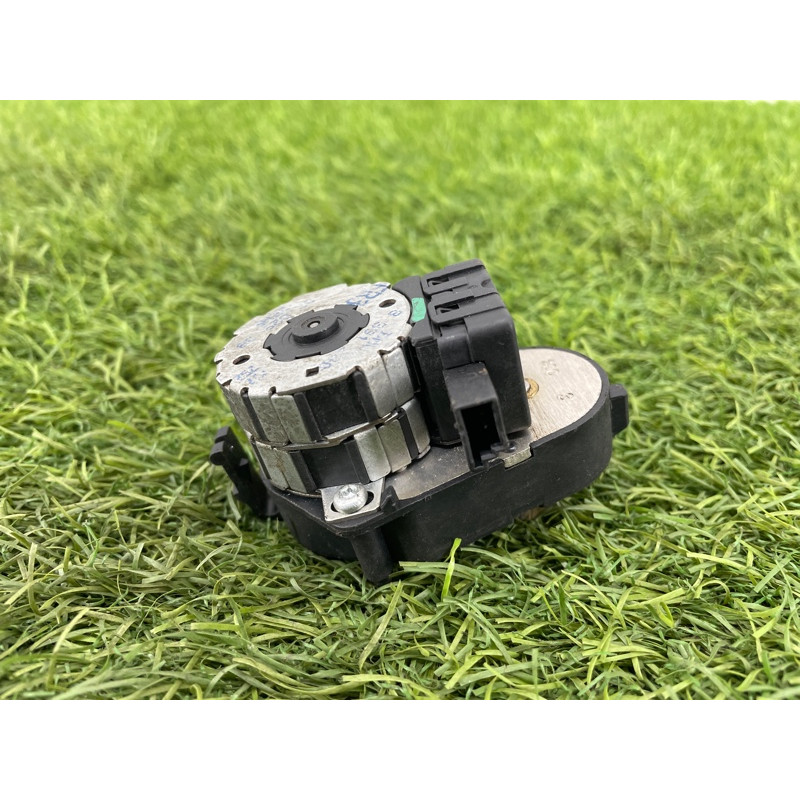 Привод заслонки отопителя (отопление и кондиционирование) BMW 7-series E38 64118391380