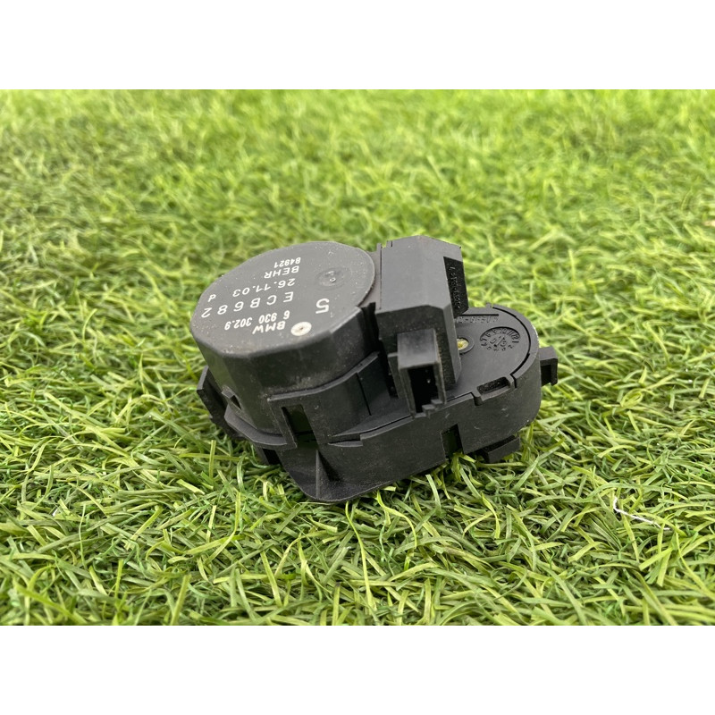 Привод заслонки отопителя (отопление и кондиционирование) BMW 5-series E60 2005 N52B25 64116930302