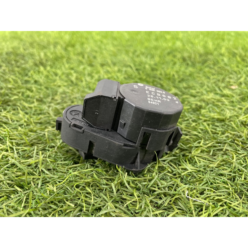 Привод заслонки отопителя (отопление и кондиционирование) BMW 5-series E60 2005 N52B25 64116930302