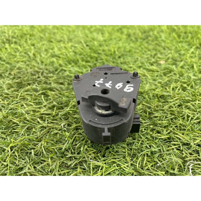 Привод заслонки отопителя (отопление и кондиционирование) BMW 5-series E60 2005 N52B25 64116930302