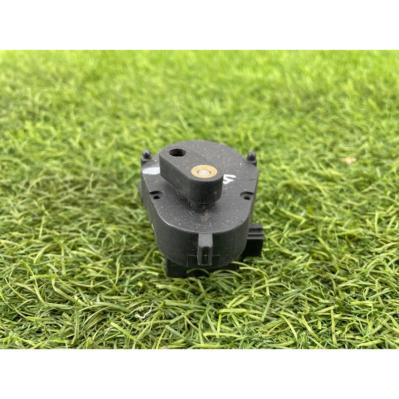 Привод заслонки отопителя (отопление и кондиционирование) BMW 7-series E38 64118391378