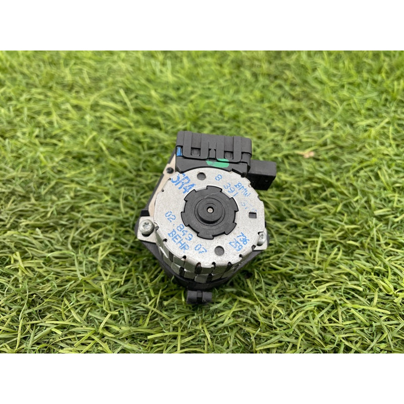 Привод заслонки отопителя (отопление и кондиционирование) BMW 7-series E38 64118391378