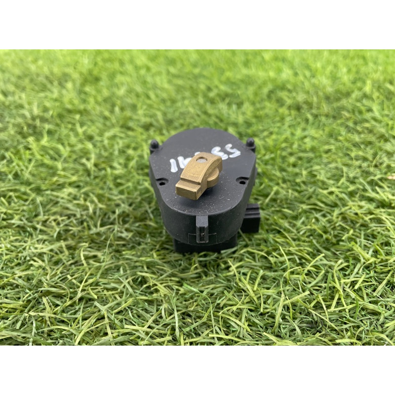 Привод заслонки отопителя (отопление и кондиционирование) BMW 7-series E38 64118391381