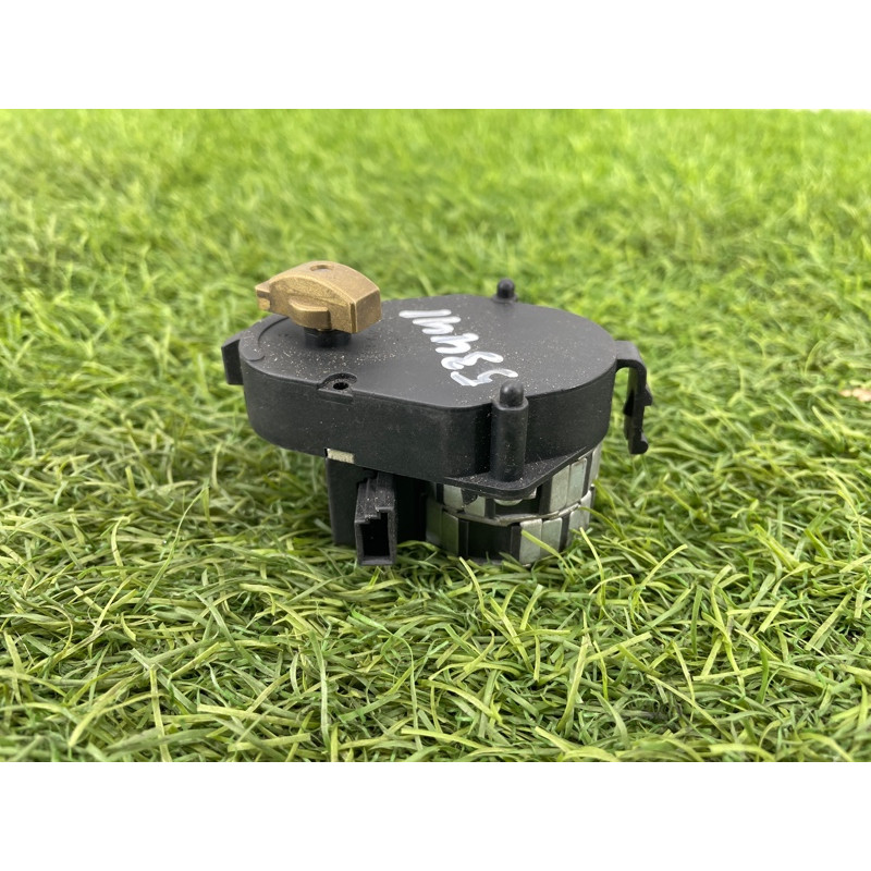 Привод заслонки отопителя (отопление и кондиционирование) BMW 7-series E38 64118391381