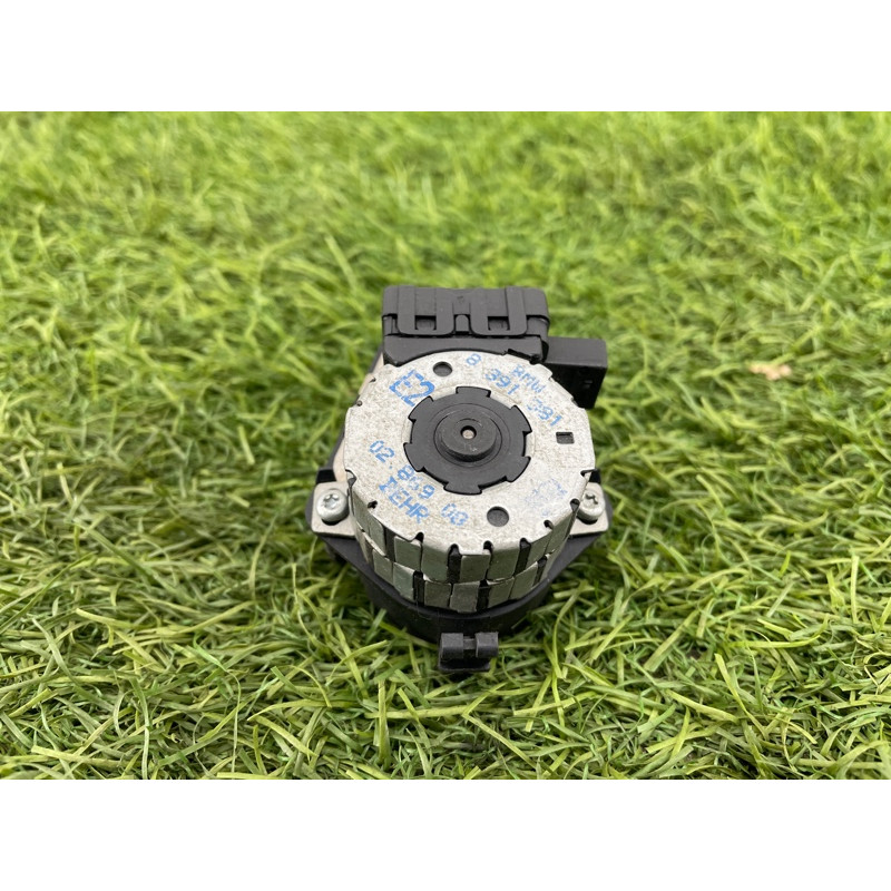 Привод заслонки отопителя (отопление и кондиционирование) BMW 7-series E38 64118391381