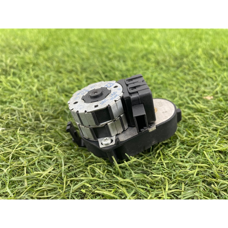 Привод заслонки отопителя (отопление и кондиционирование) BMW 7-series E38 64118391381