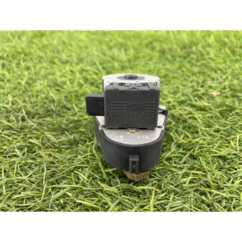 Привод заслонки отопителя (отопление и кондиционирование) BMW 7-series E38 64118391381