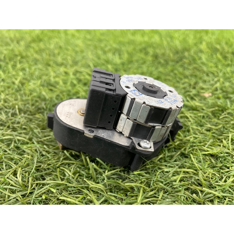 Привод заслонки отопителя (отопление и кондиционирование) BMW 7-series E38 64118391381