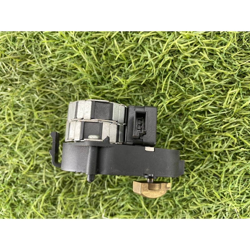 Привод заслонки отопителя (отопление и кондиционирование) BMW 7-series E38 64118391381