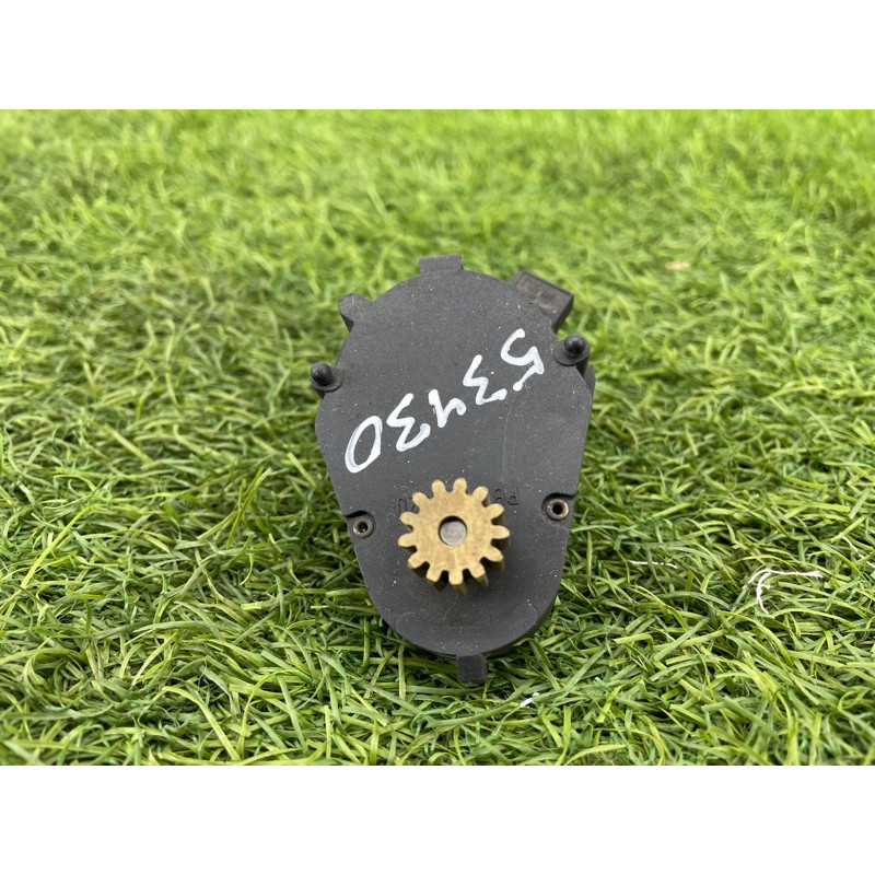 Привод заслонки отопителя (отопление и кондиционирование) BMW 7-series E38 64118390358