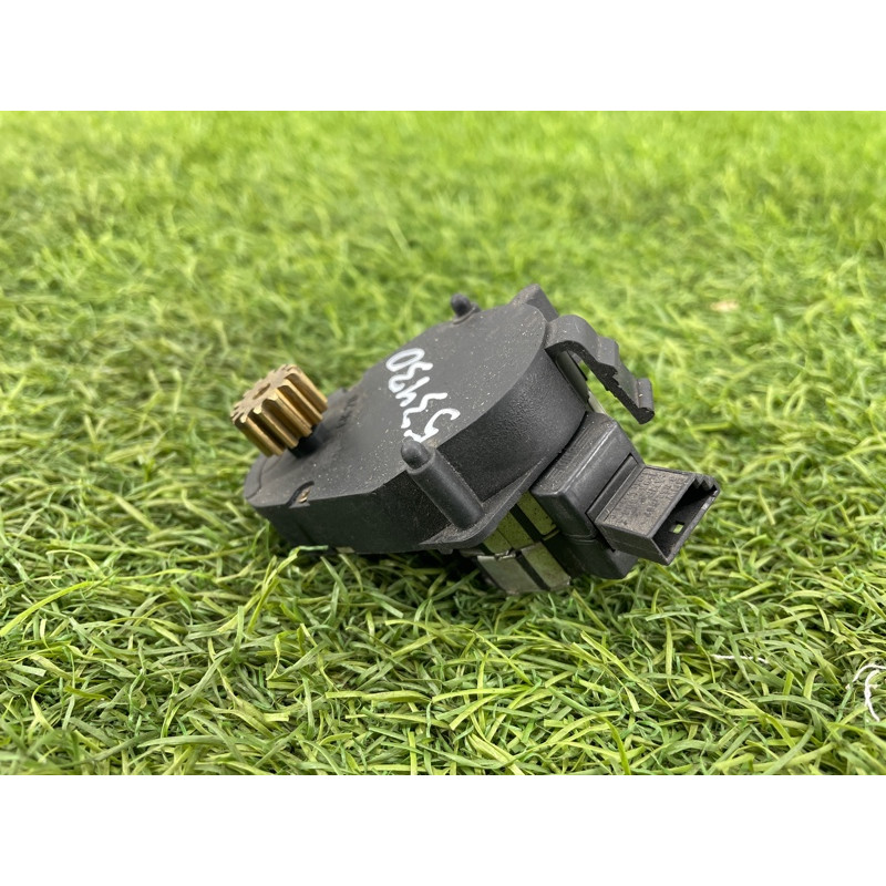 Привод заслонки отопителя (отопление и кондиционирование) BMW 7-series E38 64118390358