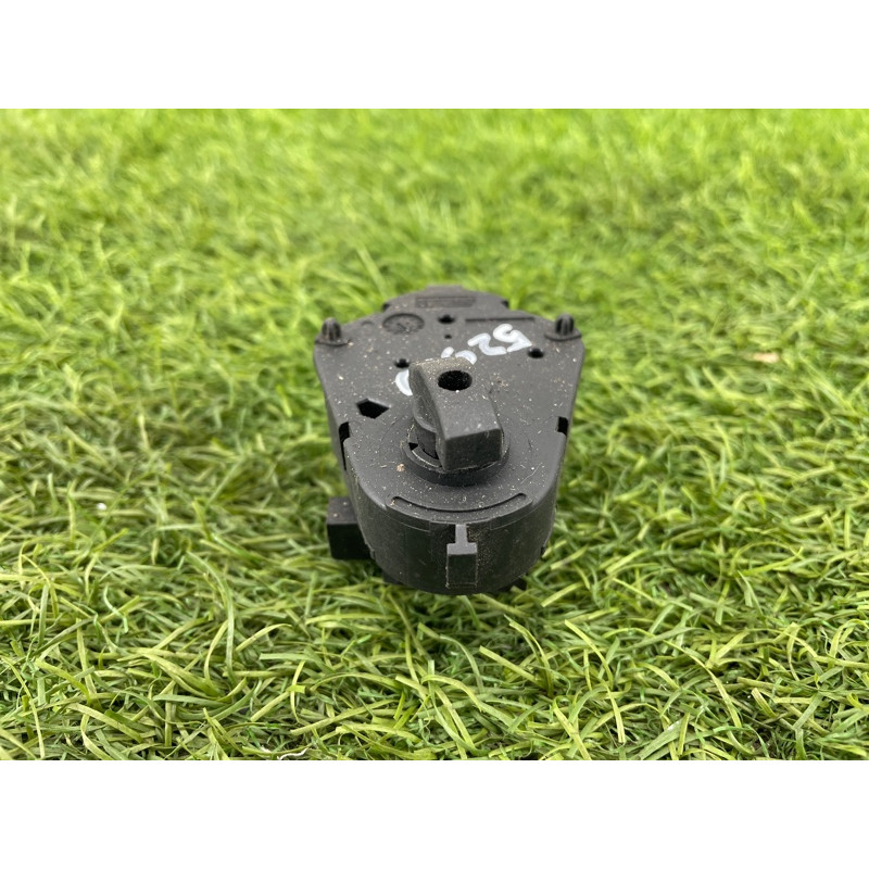 Привод заслонки отопителя (отопление и кондиционирование) BMW 3-series E46 2001 M54B30 64116912521