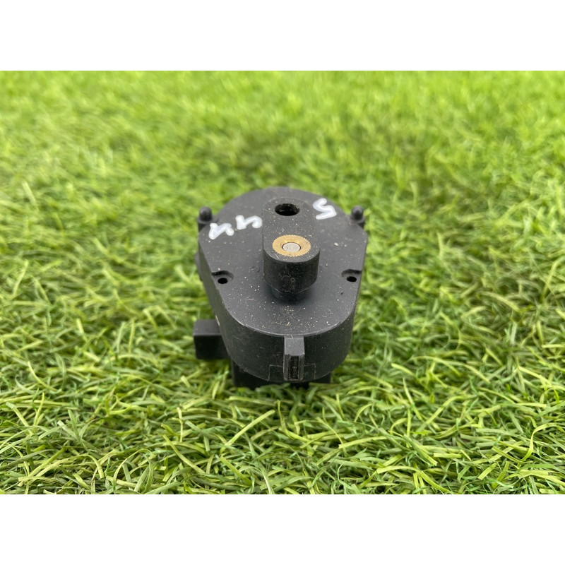 Привод заслонки отопителя (отопление и кондиционирование) BMW 7-series E38 64118391376