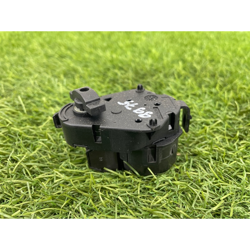 Привод заслонки отопителя (отопление и кондиционирование) BMW 5-series E60 2005 N52B25 64116930300