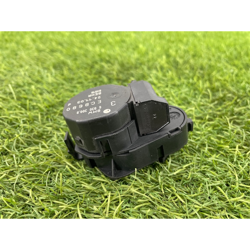 Привод заслонки отопителя (отопление и кондиционирование) BMW 5-series E60 2005 N52B25 64116930300