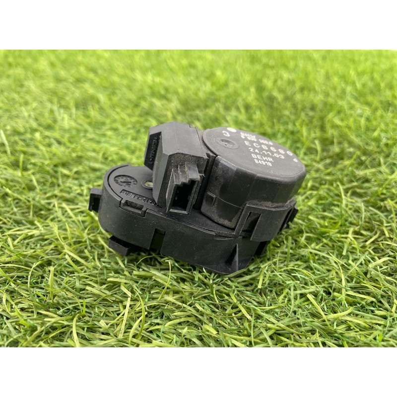 Привод заслонки отопителя (отопление и кондиционирование) BMW 5-series E60 2005 N52B25 64116930300