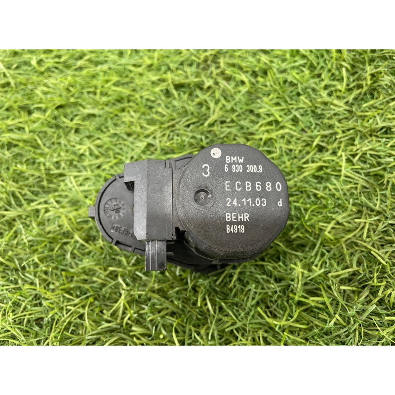 Привод заслонки отопителя (отопление и кондиционирование) BMW 5-series E60 2005 N52B25 64116930300