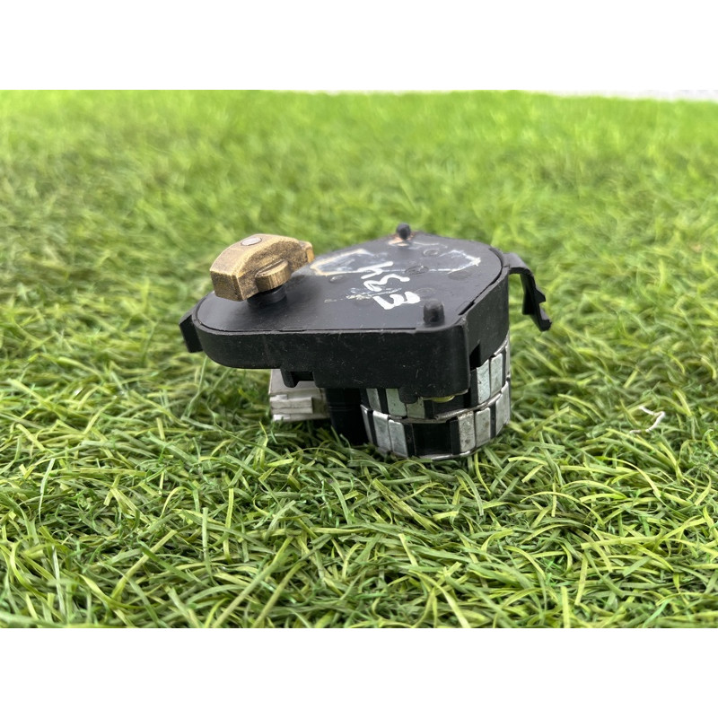 Привод заслонки отопителя (отопление и кондиционирование) BMW 5-series E34 0132800001