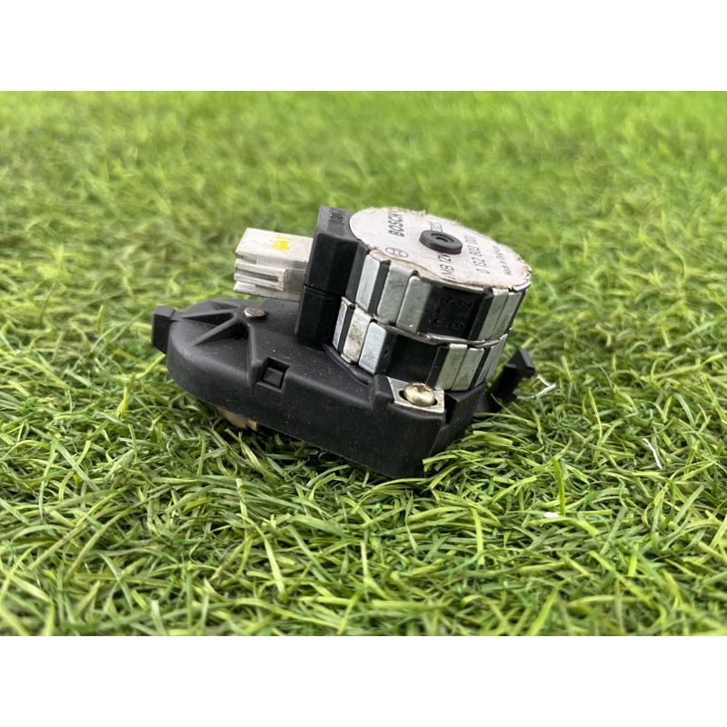 Привод заслонки отопителя (отопление и кондиционирование) BMW 5-series E34 0132800001