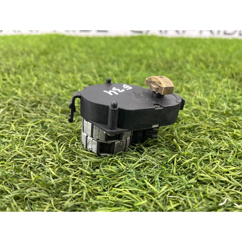 Привод заслонки отопителя (отопление и кондиционирование) BMW 5-series E34 64118364761