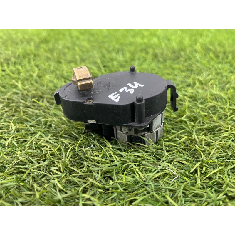 Привод заслонки отопителя (отопление и кондиционирование) BMW 5-series E34 64118364761