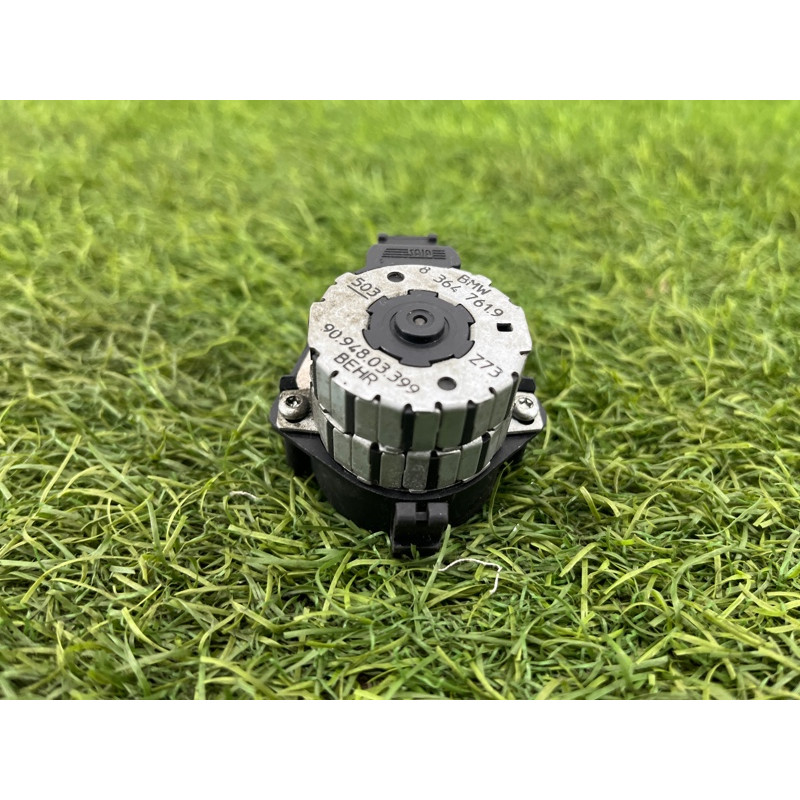 Привод заслонки отопителя (отопление и кондиционирование) BMW 5-series E34 64118364761
