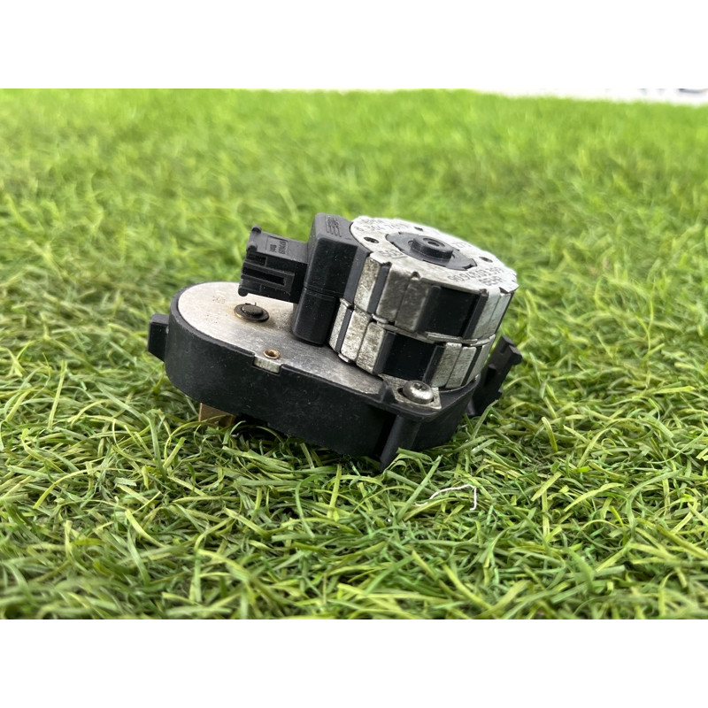 Привод заслонки отопителя (отопление и кондиционирование) BMW 5-series E34 64118364761