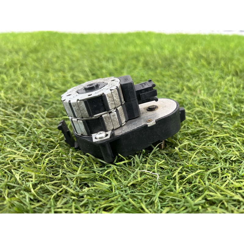 Привод заслонки отопителя (отопление и кондиционирование) BMW 5-series E34 64118364761