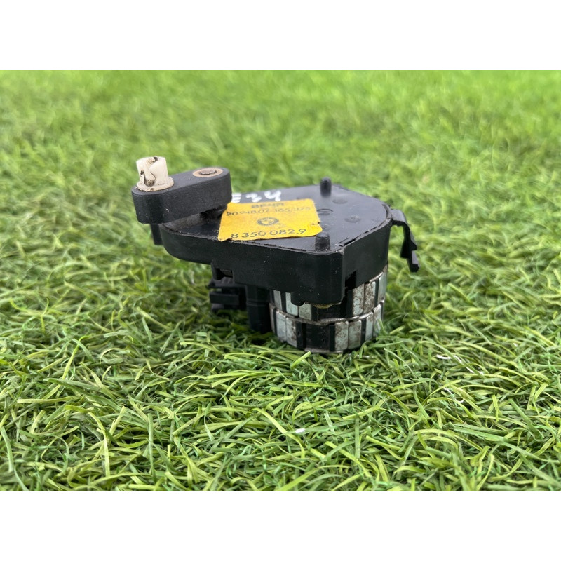 Привод заслонки отопителя (отопление и кондиционирование) BMW 5-series E34 64118350082