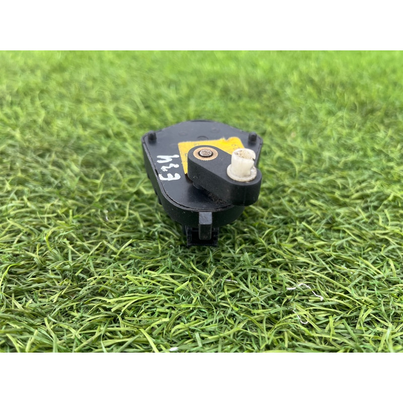 Привод заслонки отопителя (отопление и кондиционирование) BMW 5-series E34 64118350082