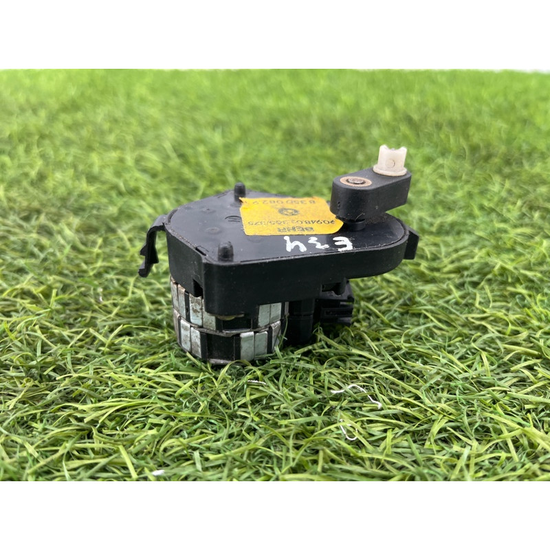 Привод заслонки отопителя (отопление и кондиционирование) BMW 5-series E34 64118350082