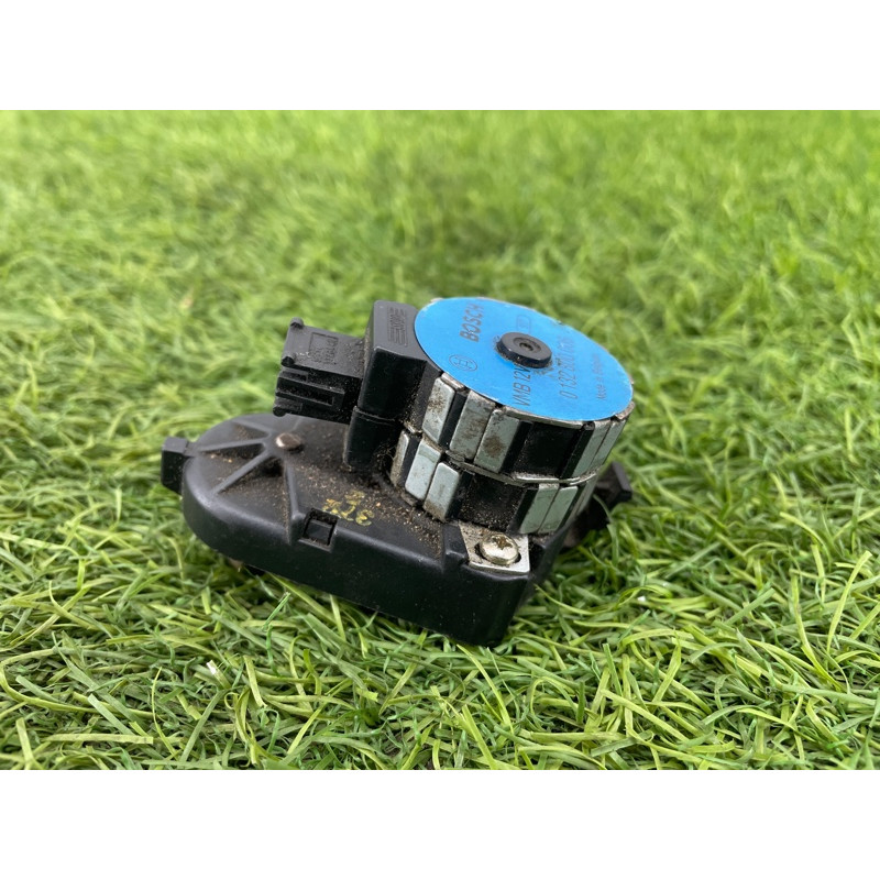 Привод заслонки отопителя (отопление и кондиционирование) BMW 7-series E32 64118350081