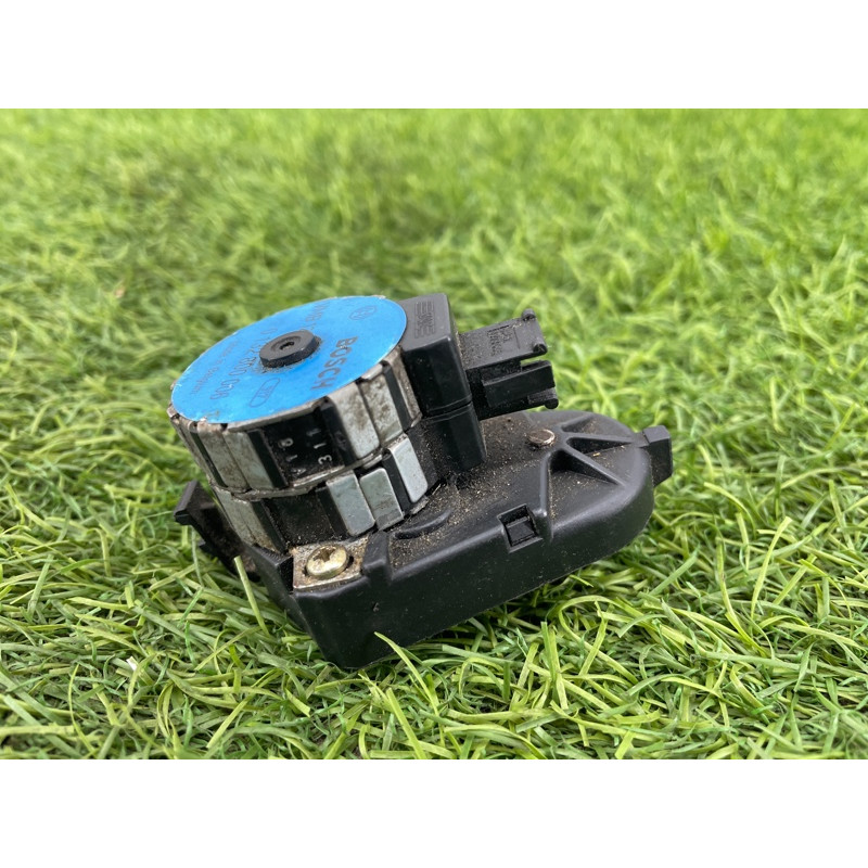 Привод заслонки отопителя (отопление и кондиционирование) BMW 7-series E32 64118350081