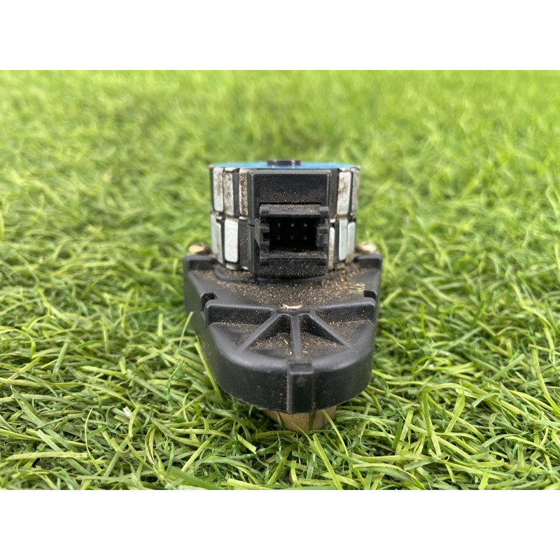 Привод заслонки отопителя (отопление и кондиционирование) BMW 7-series E32 64118350081