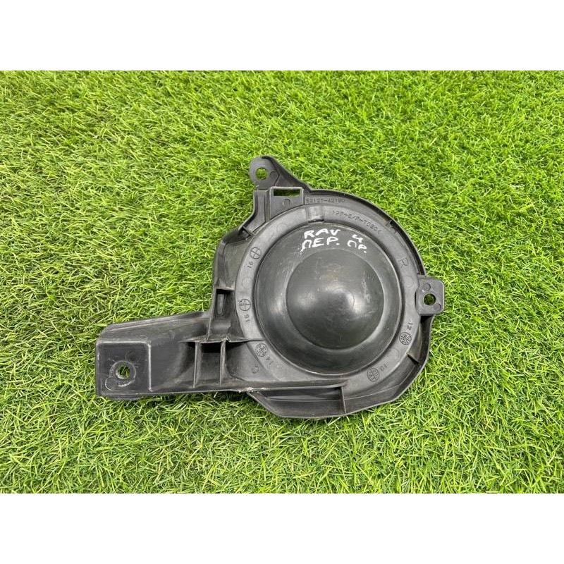 Заглушка противотуманной фары (кузов и элементы) Toyota rav4 XA40 5212742130
