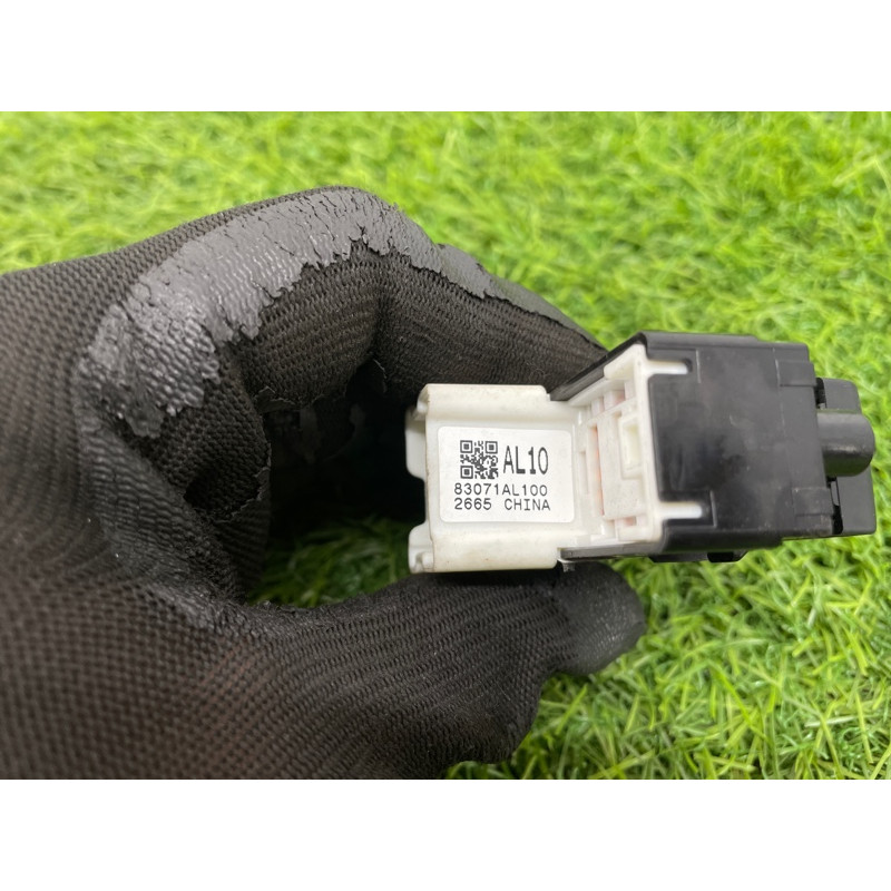 Кнопка стеклоподъемника (электрика / кнопки) Subaru OUTBACK B15 83071AL100